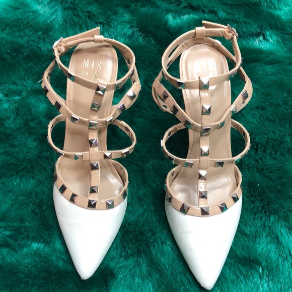 High Heels - Picture 1 of 7